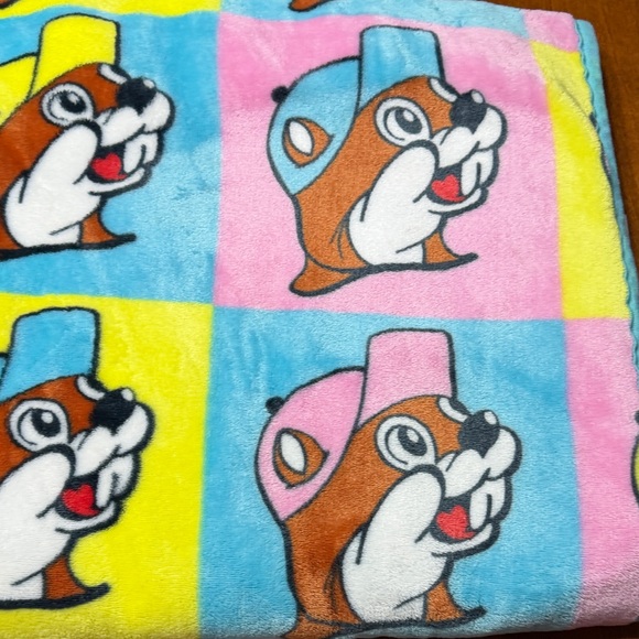 Colorful Buc-ee’s Pattern Throw Blanket - Picture 3 of 5